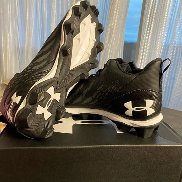 Brand new Under Armour Men's American football shoes - Picture 2 of 4